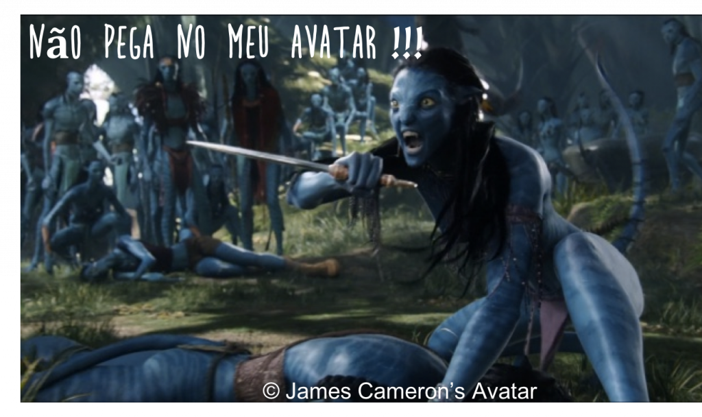 Imagem do filme Avatar em que Neytiri protege Sully com uma faca e grita! Na imagem o grito foi substituído por NÃO PEGA NO MEU AVATAR!
