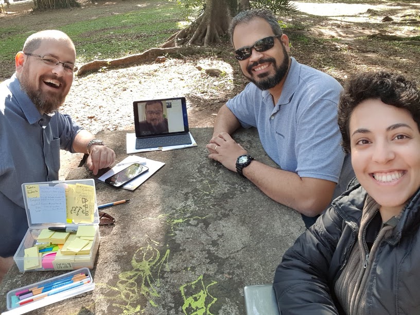 Avelino, CFC, Day e Samuel tendo uma folga criativa no Ibirapuera